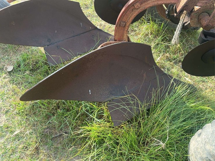 case-centennial-2-bottom-plow-image-24