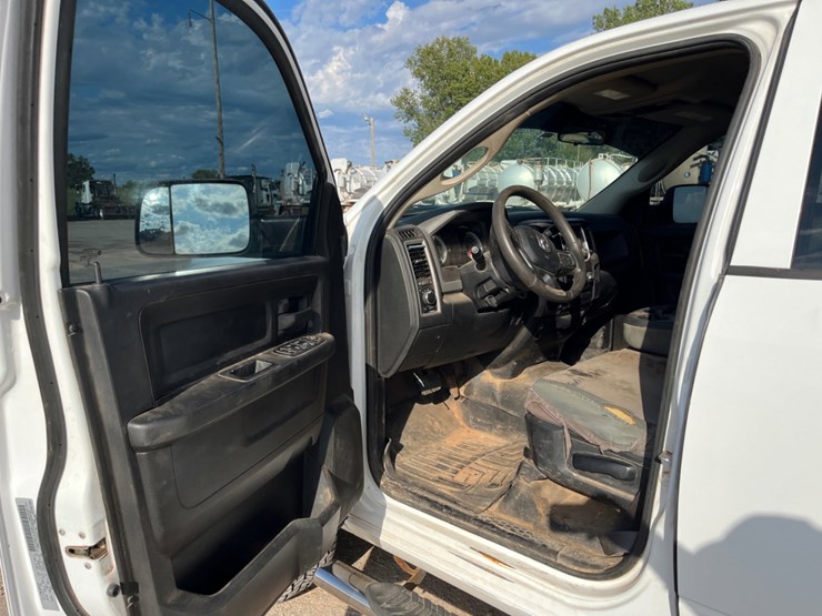 2018-ram-2500-service-truck-(inoperable)-image-9