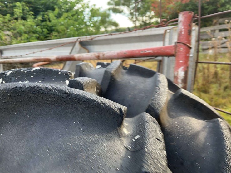 (2)-rear-tires-and-rims-image-7