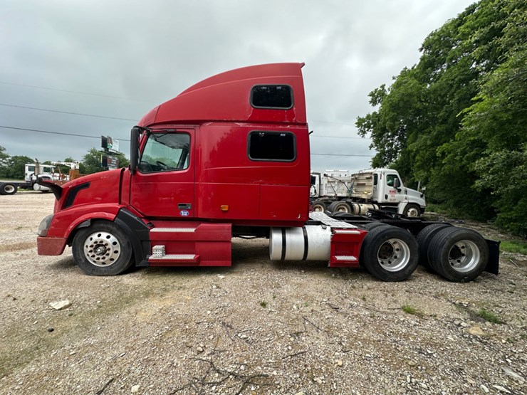 2006-volvo-vnl-image-9