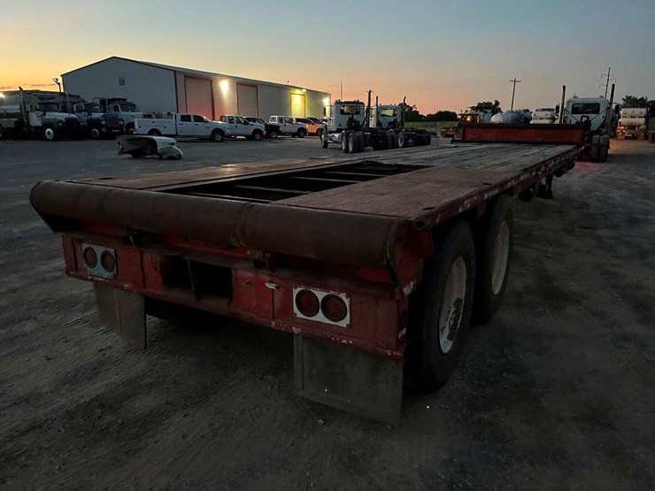 1981-aztec-skinny-neck-31-foot-flatbed-image-5