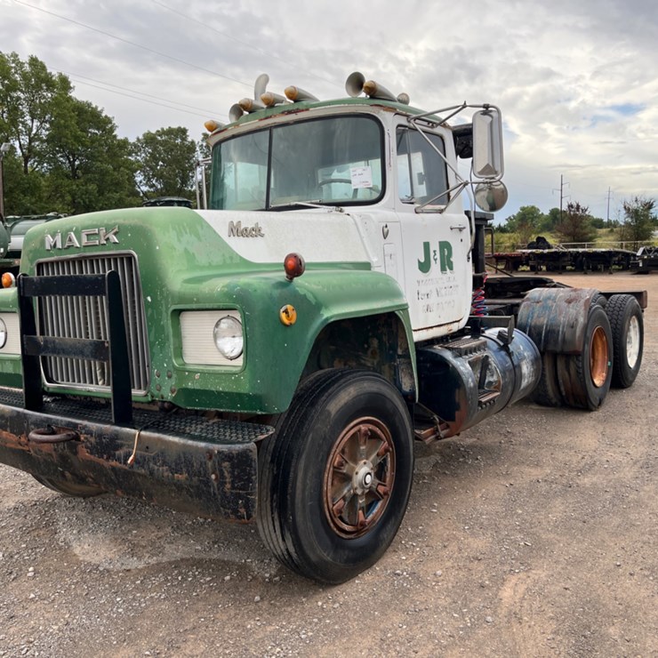1979 MACK R MODEL WINCH TRUCK
