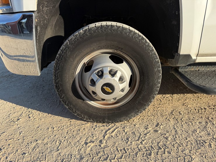 2015-chevrolet-silverado-3500hd-image-15