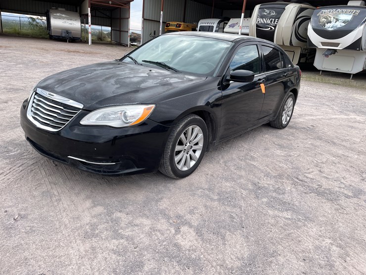 #511-•-2014-chrysler-200-(has-az-title)-image-1