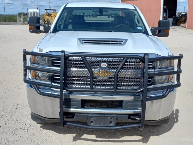 2018-chevrolet-silverado-2500hd-image-2