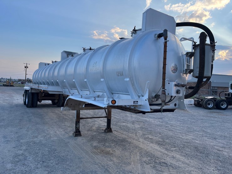 2018-dragon-150-bbl-aluminum-vacuum-trailer-image-3