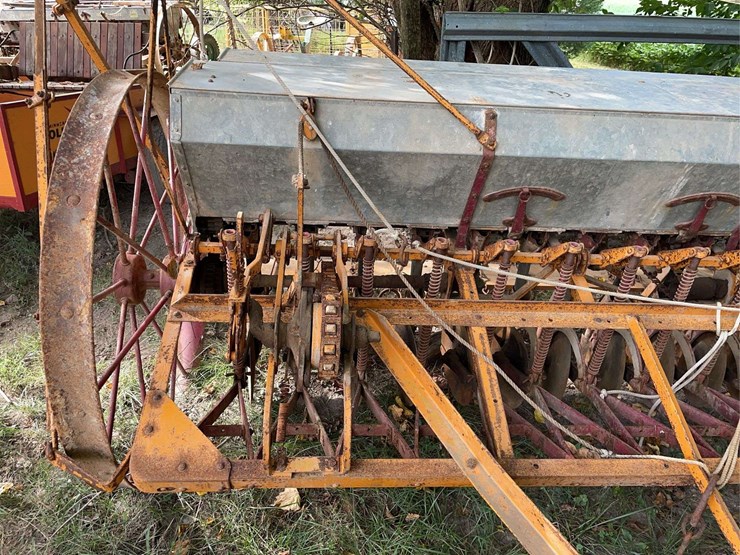 minneapolis-moline-8ft-grain-drill-image-15