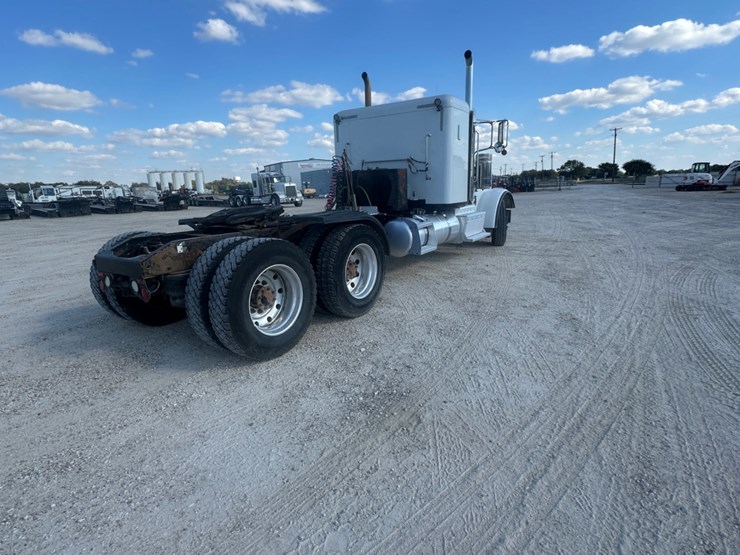 2016-peterbilt-367-image-5