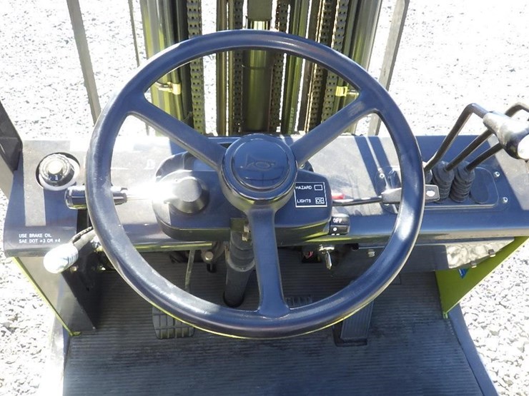 clark-cmp15-forklift-image-16
