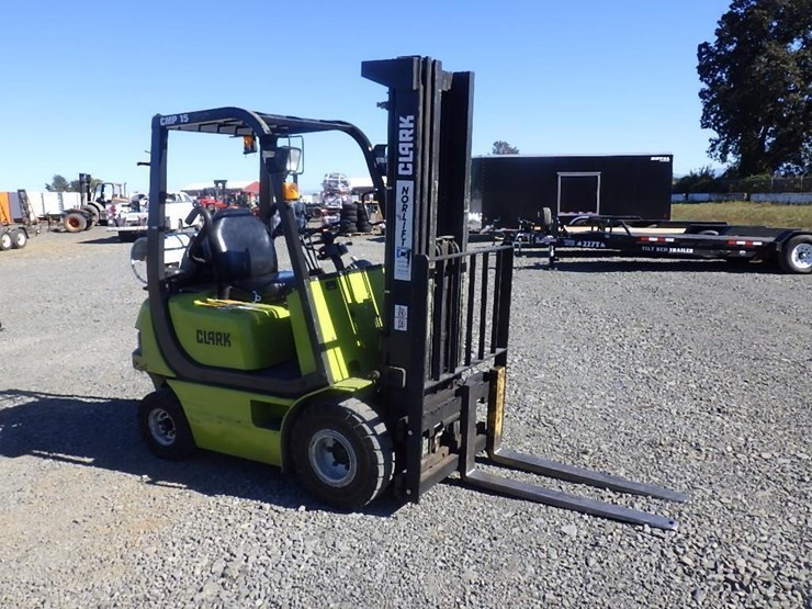 clark-cmp15-forklift-image-2