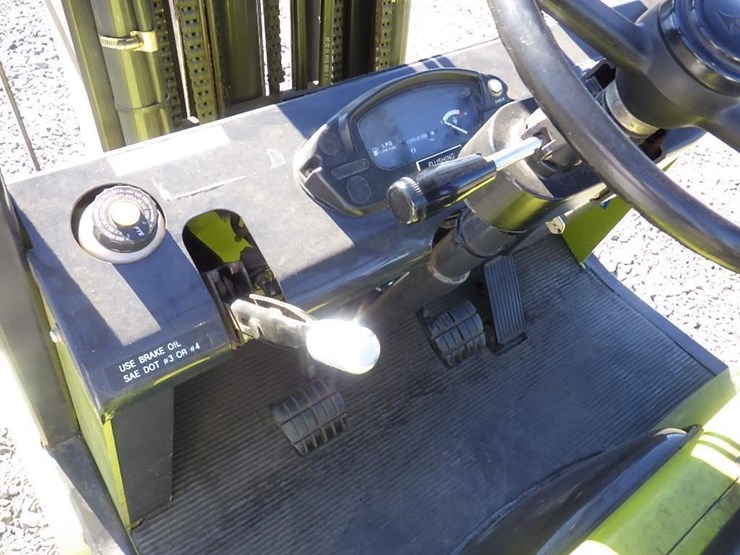 clark-cmp15-forklift-image-17