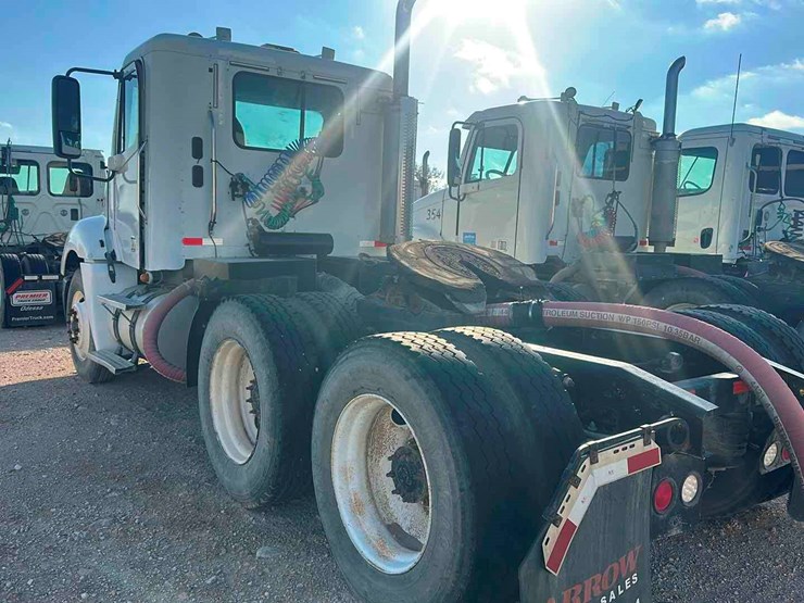 2007-freightliner-columbia-120-image-4