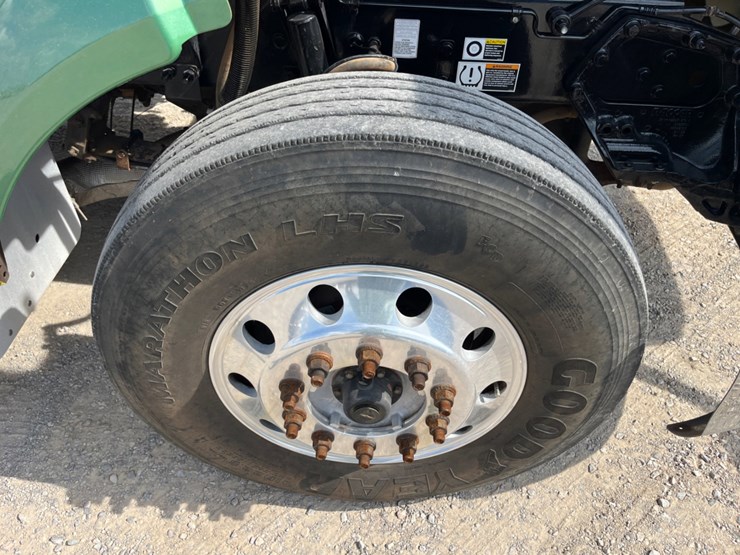 2016-peterbilt-579-image-14