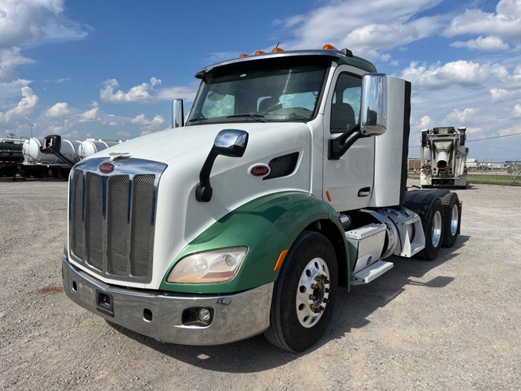2016-peterbilt-579-image-1