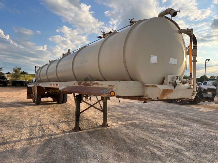 2006-v.e.-enterprises-130-bbl-steel-vacuum-trailer-image-3
