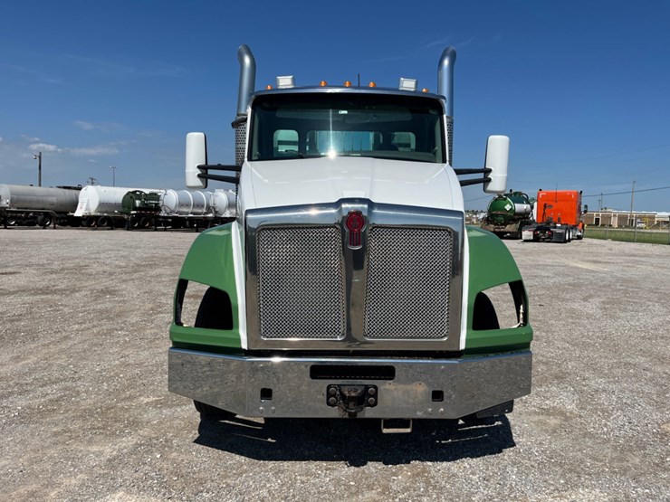 2018-kenworth-t880-image-2