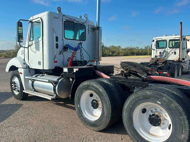 2006-freightliner-columbia-120-image-5