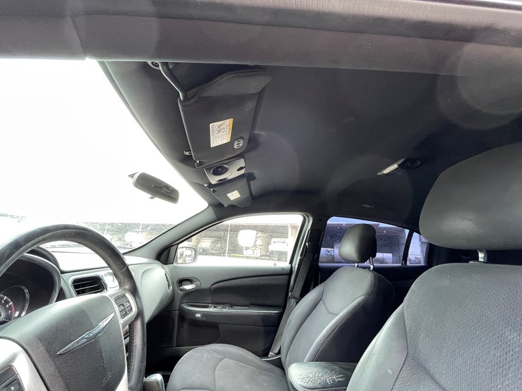 #511-•-2014-chrysler-200-(has-az-title)-image-69