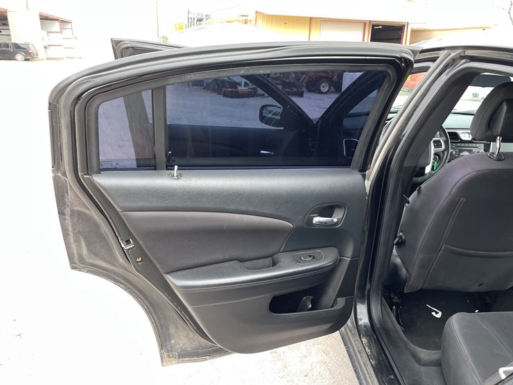 #511-•-2014-chrysler-200-(has-az-title)-image-90