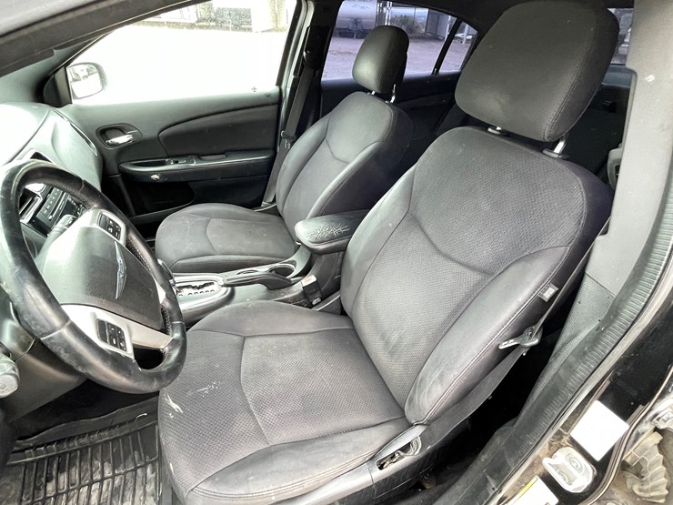 #511-•-2014-chrysler-200-(has-az-title)-image-52