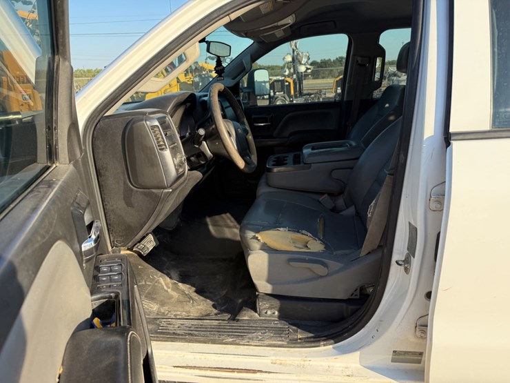 2015-chevrolet-silverado-3500hd-image-13