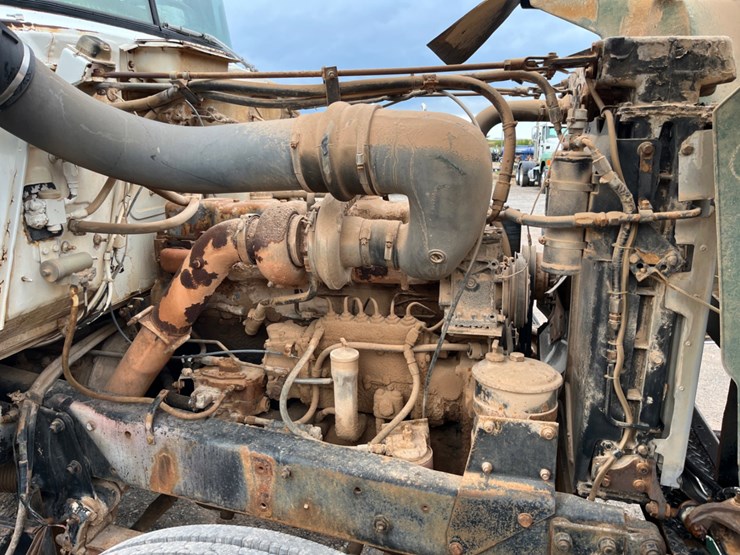 1979-mack-r-model-winch-truck-image-12