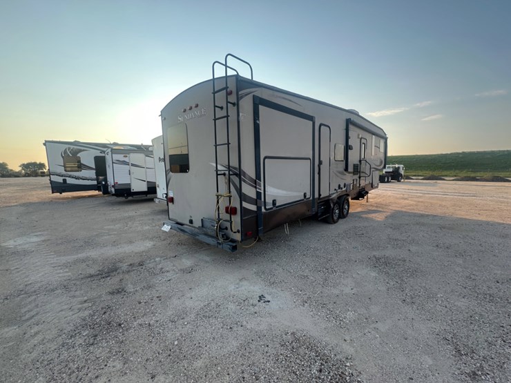2013-3400qb-sundance-5th-wheel-camper-image-3