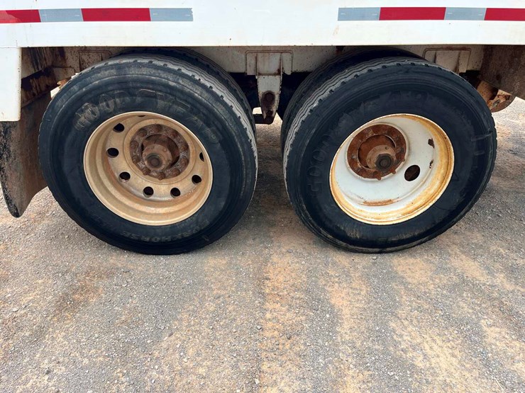 2017-troxel-130-bbl-steel-vacuum-trailer-image-10