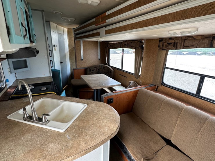 forrest-river-cherokee-camper-image-10