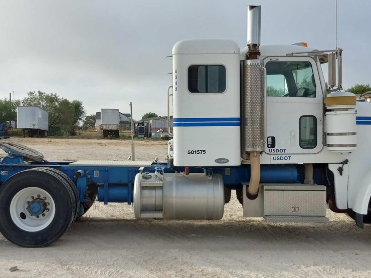 2008-peterbilt-367-image-4