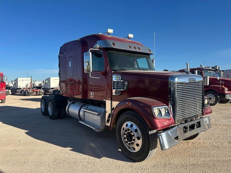 2012-freightliner-coronado-122-image-3