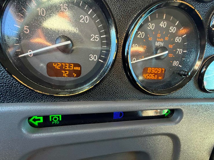 2013-peterbilt-367-image-21