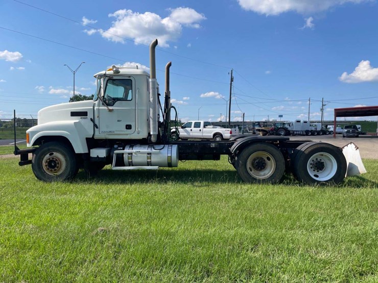 2014-mack-pinnacle-image-10