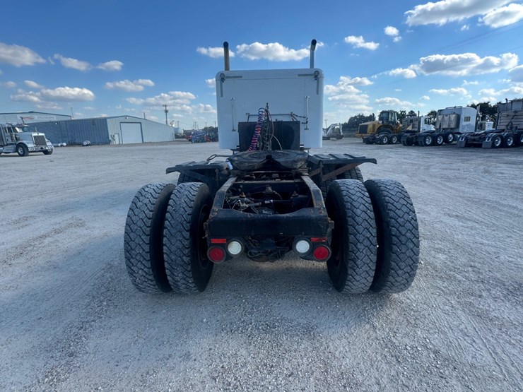 2016-peterbilt-367-image-6