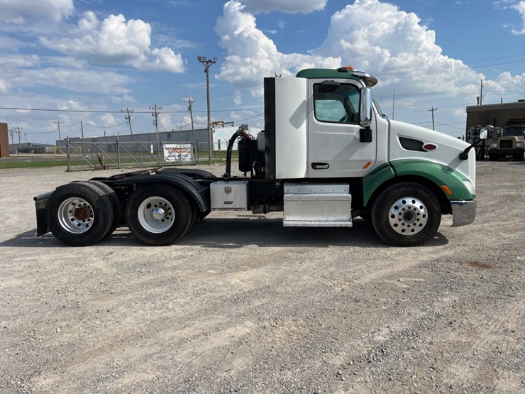 2016-peterbilt-579-image-4