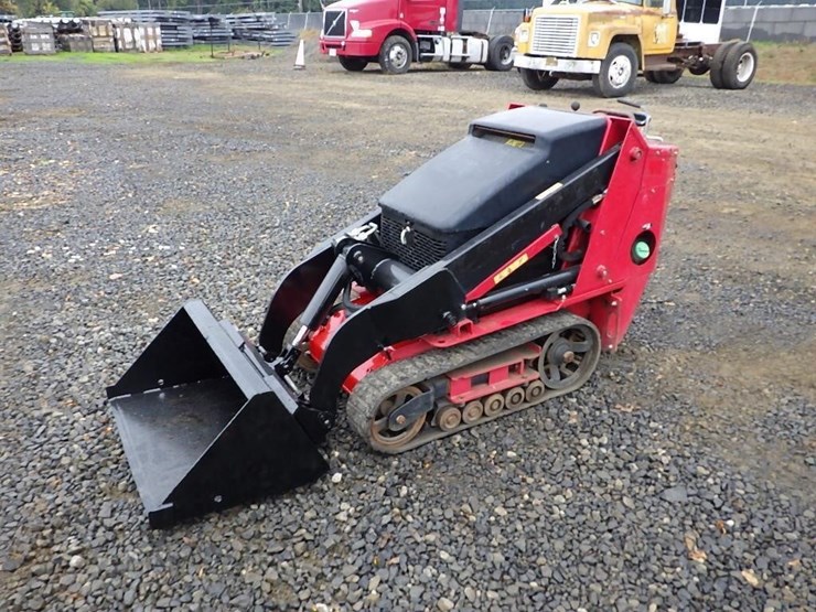toro-skid-steer-tracked-loader-image-1