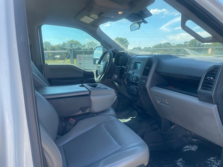 2022-ford-f250-xl-image-10