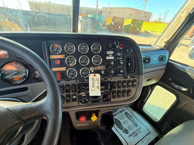 2013-peterbilt-367-image-16