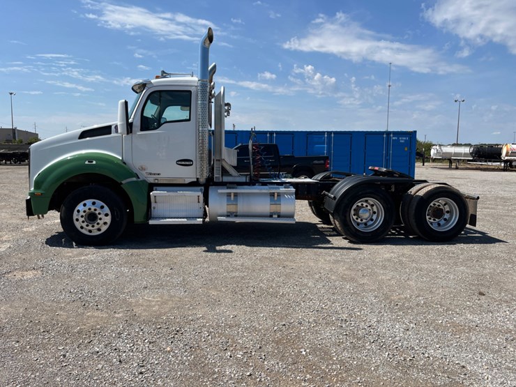 2018-kenworth-t880-image-8