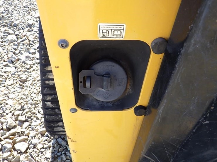 2017-caterpillar-239d-image-18