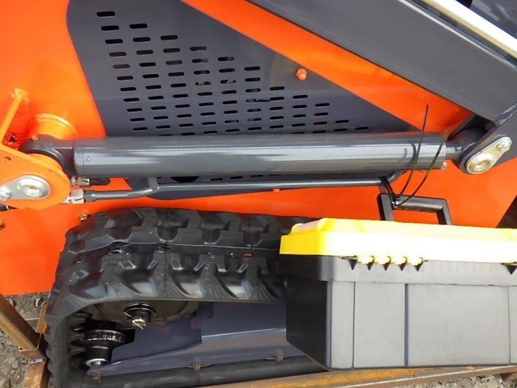 2025-tpm-t460-skid-steer-tracked-loader-image-7