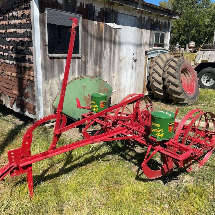 Oliver 44 Planter