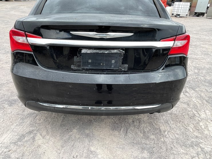 #511-•-2014-chrysler-200-(has-az-title)-image-26