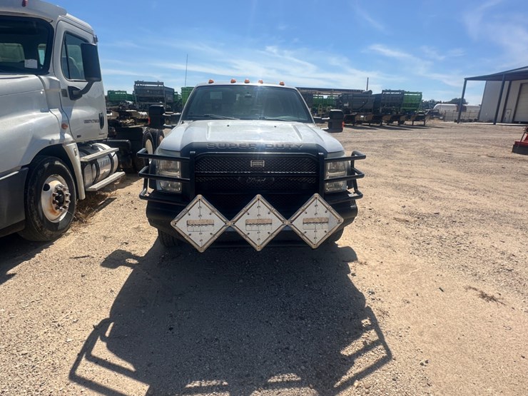 2015-ford-f550-image-2