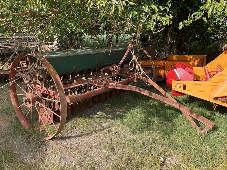 oliver-8ft-grain-drill-image-7