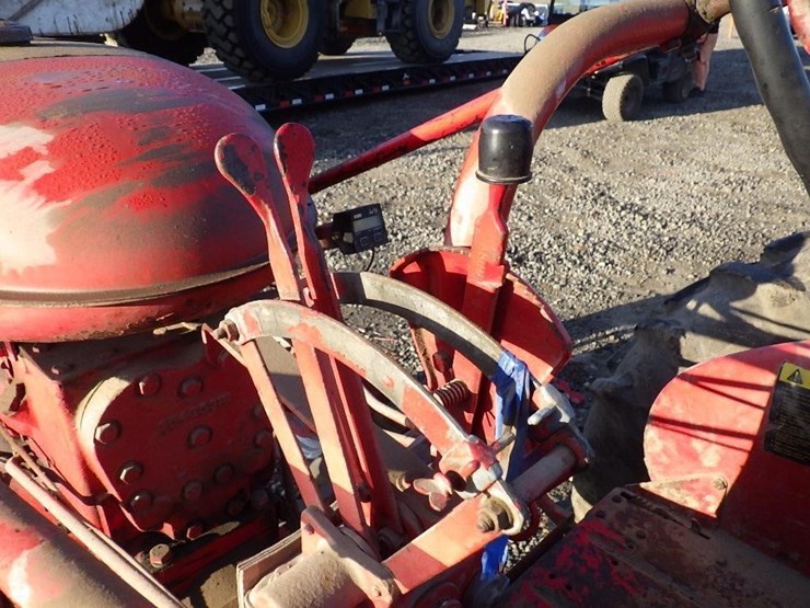 mccormick-farm-all-100-row-crop-tractor-image-22