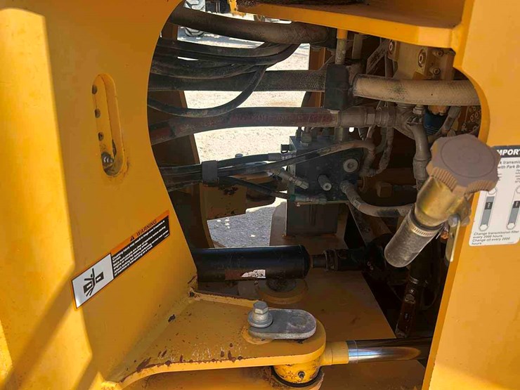 2012-deere-624k-image-7