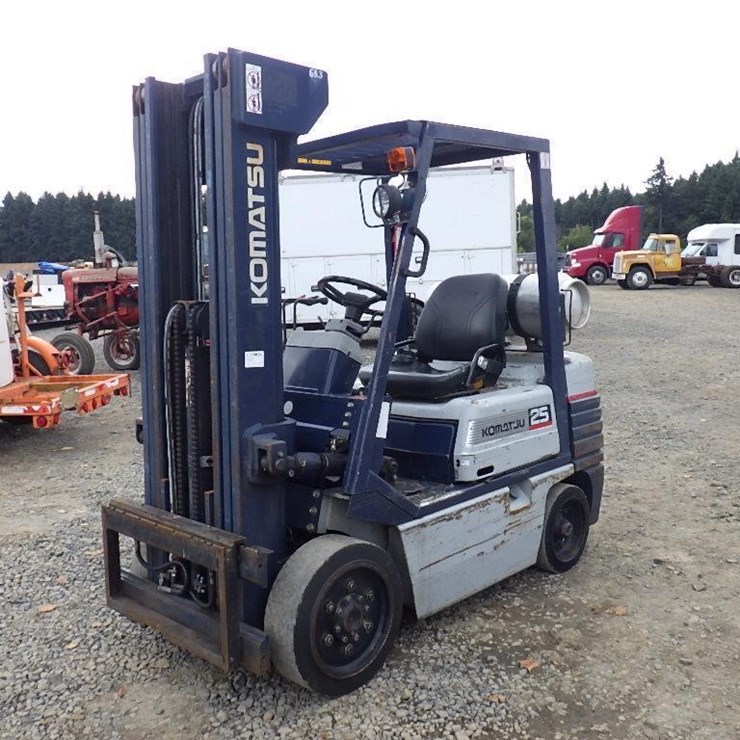 KOMATSU FG25ST-11