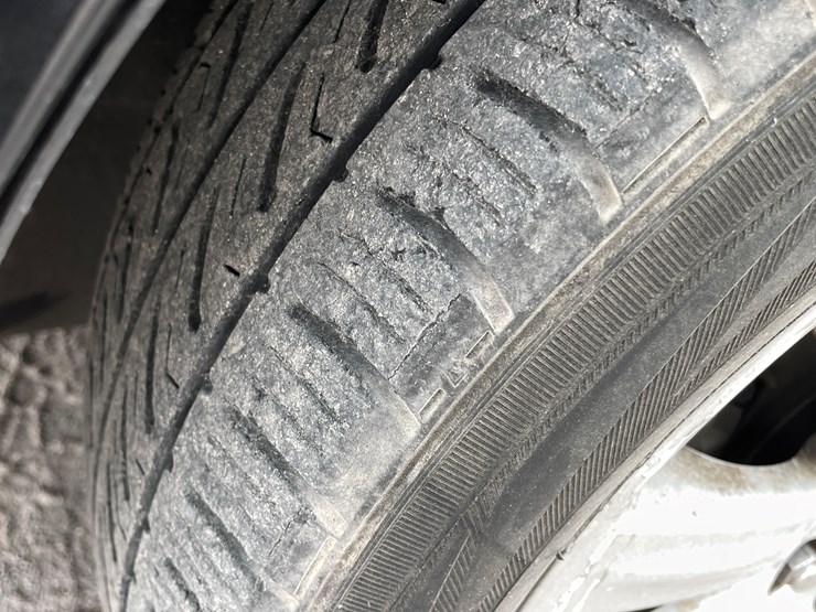 #511-•-2014-chrysler-200-(has-az-title)-image-40
