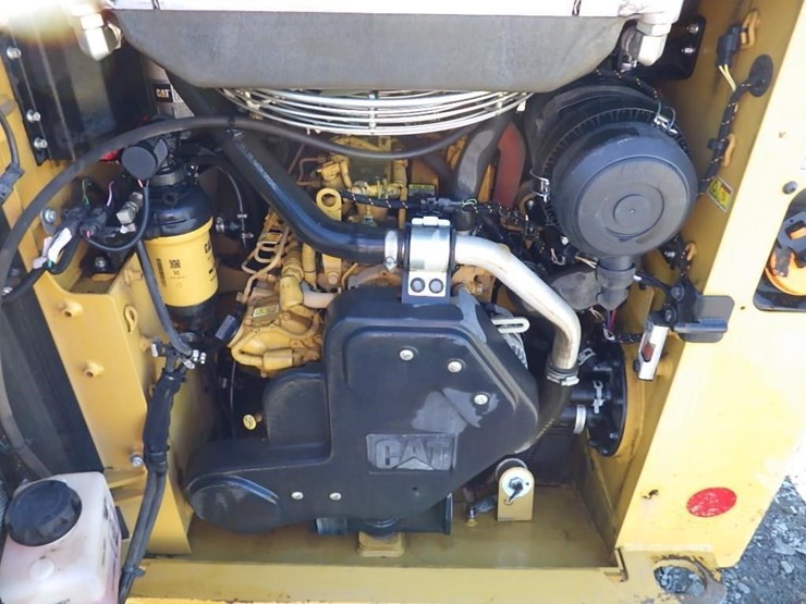 2019-caterpillar-239d3-image-16